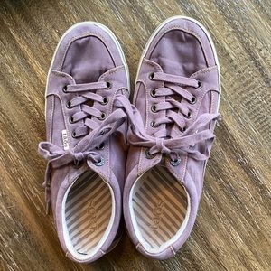 One pair of Taos canvas shoes